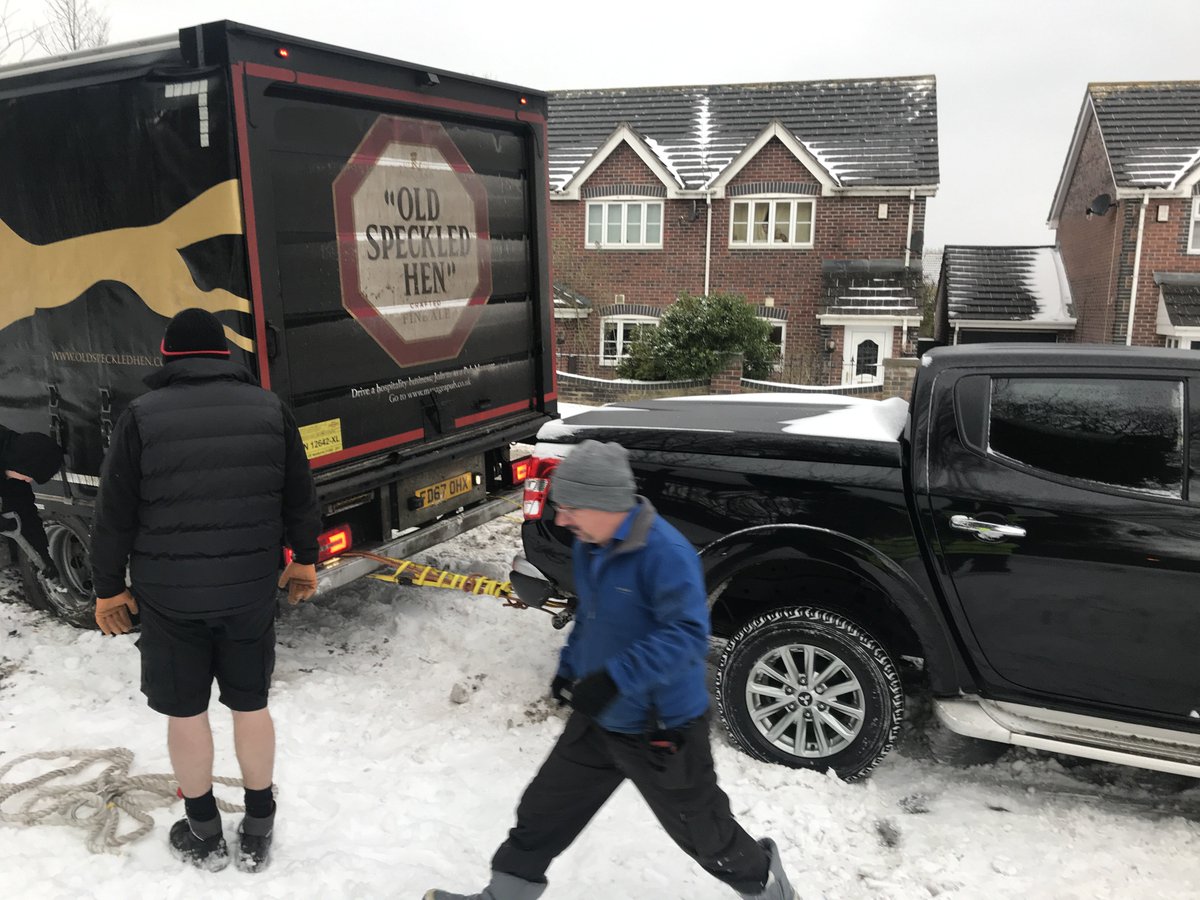 Red_Pennycook's tweet image. Pop out to get some bread and milk. End up towing a @greeneking wagon out. #snowproblem