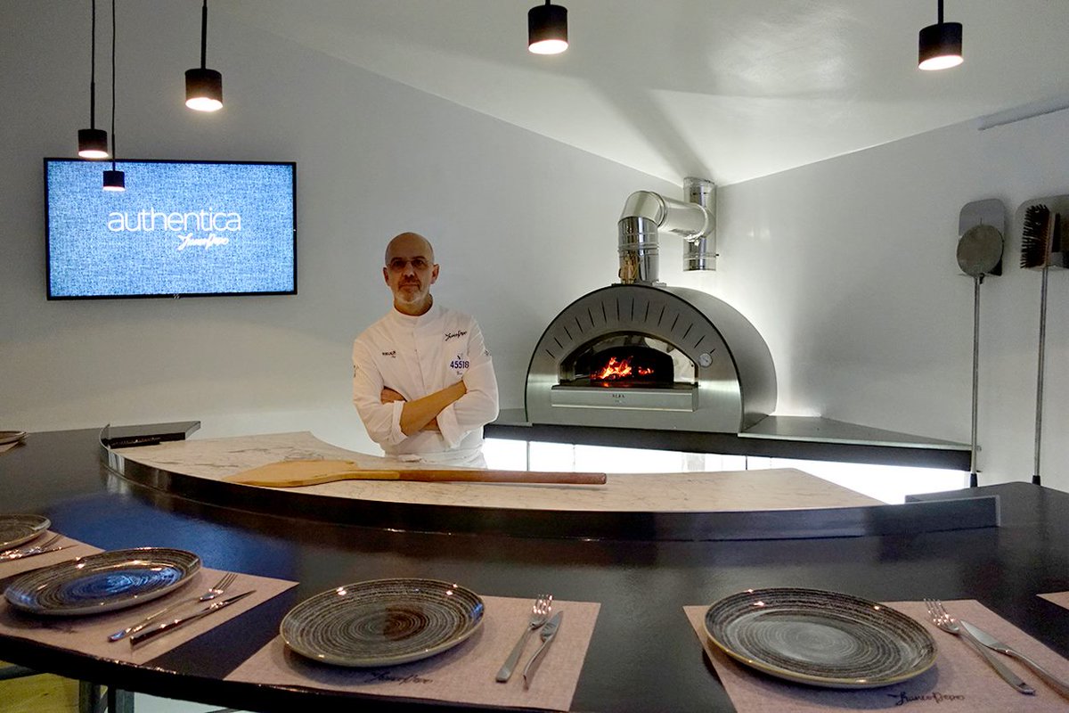 mozzarella_dop's tweet photo. Si apre domani @identitagolose. La #mozzarella di bufala campana Dop sarà presente con i suoi ambasciatori e in un progetto della Camera di Commercio di Napoli.  Due i grandi nomi: la chef stellata @RosannaMarziale e il maestro pizzaiolo @Francopepe8 Qui https://t.co/rg2wBQeX49 https://t.co/RMvENkJkVw