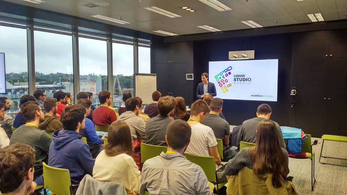 tigeupm's tweet photo. Conociendo el Liquid Studio de @AccentureSpain en la #JornadaAccenture con @telecoupm https://t.co/mb95r4fFTh