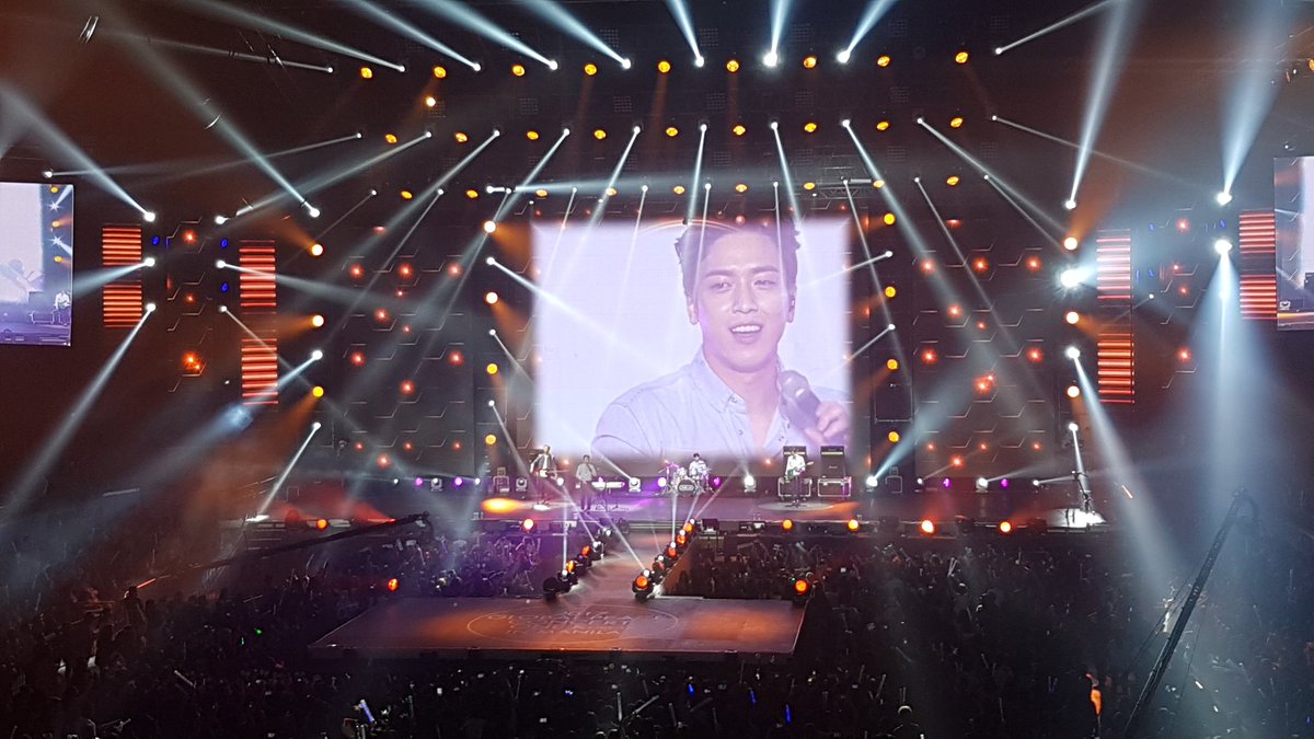 seomyeveryshing's tweet photo. #OneKConcertinManila 1 year ago. 😊 https://t.co/jxJqcZrTip