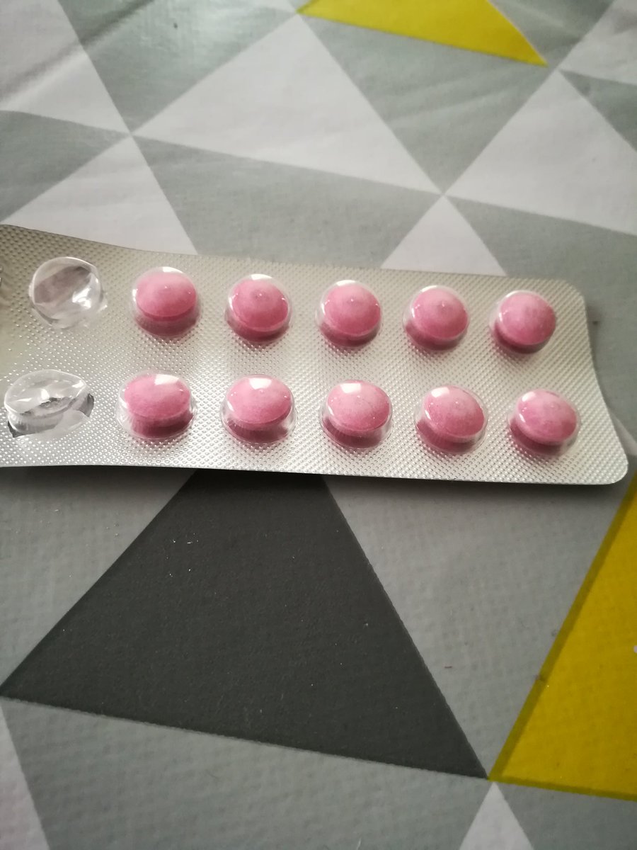 Aurorbe's tweet photo. Quand ta vie est faite de douleurs, d'examens médicaux, d'opérations, de pleurs , de solitude et d'ignorance mais que tu dois être positive .. Mois de mars, mois de l' #endometriose 🎗️ #1in10 #endowarrior #JeSuisCetteFemmeSurDix https://t.co/vqcOsJ8s0V
