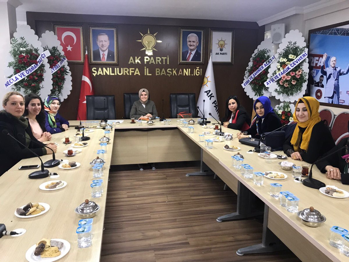 Ak-parti Şanlıurfa İl Kadinkolları Başkanlığında İlçe Kadinkollarının Toplantısına katılım sağladık.