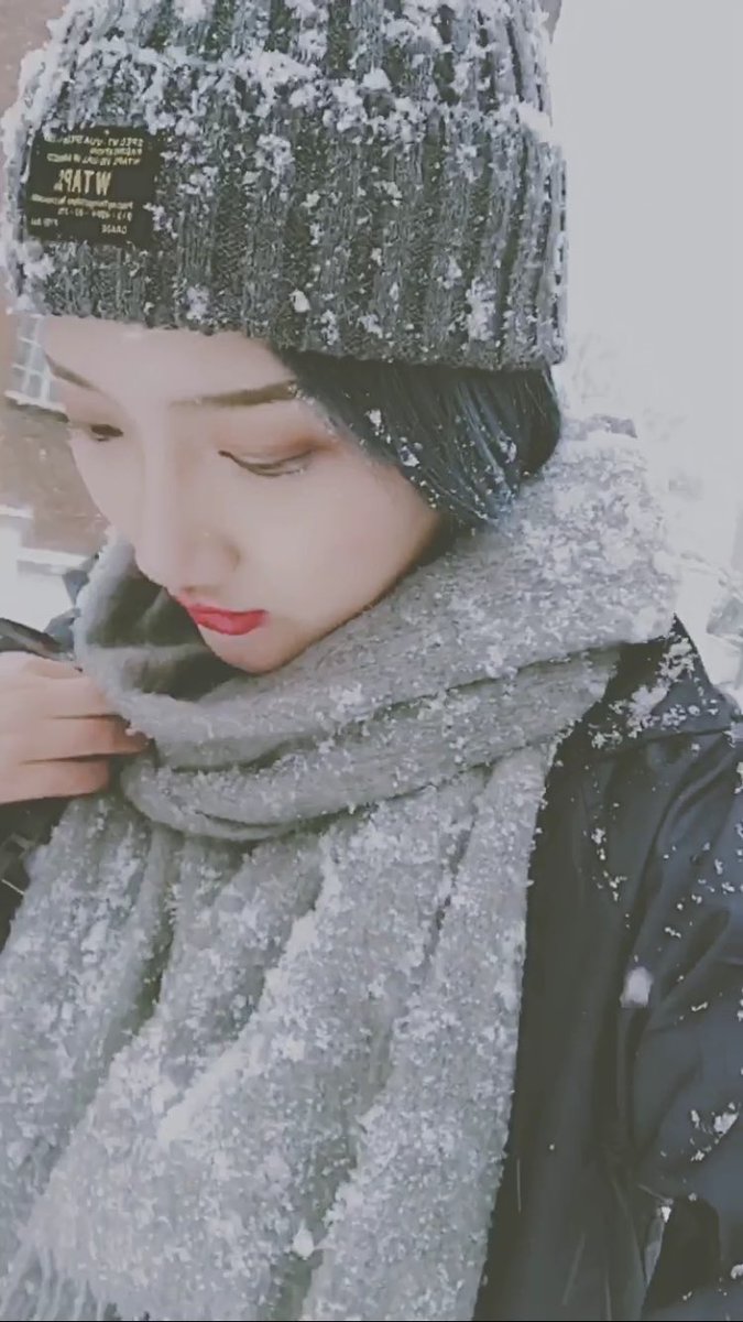 namidakoo's tweet photo. Maybe the first snow shower I seen in LDN
也是我第一次發現自己真的有點點像周迅😅 https://t.co/SSx3Syn6Iv