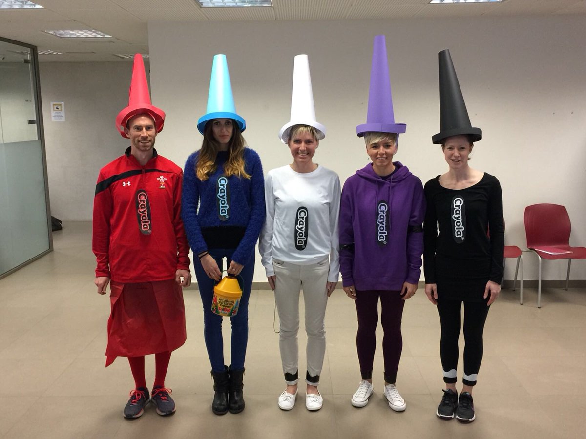 CaxtonPEdept's tweet photo. @CaxtonPEdept does #WorldBookDay2018 #crayons 🖍😂 https://t.co/bJxwnFDmiV