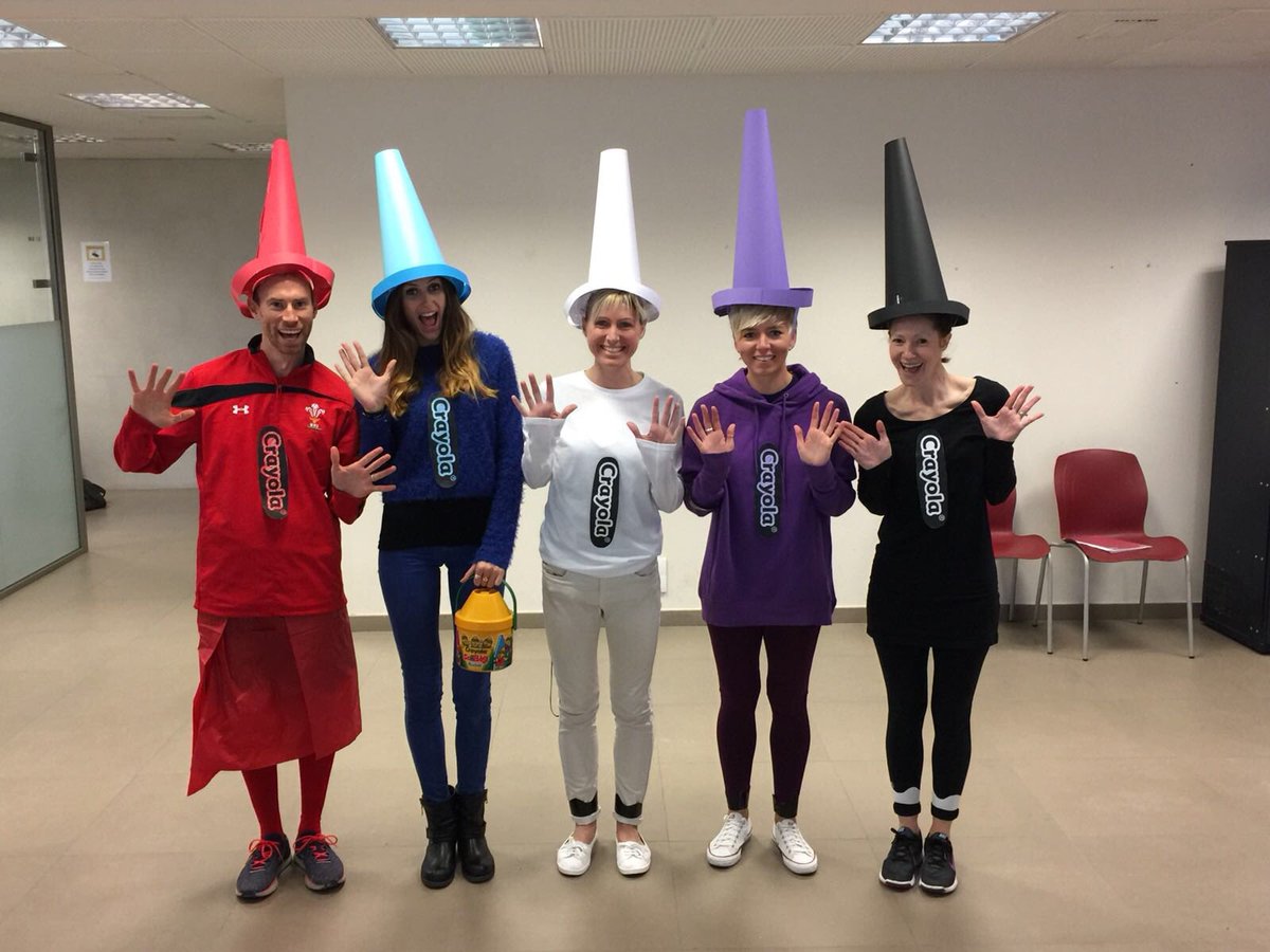 CaxtonPEdept's tweet photo. @CaxtonPEdept does #WorldBookDay2018 #crayons 🖍😂 https://t.co/bJxwnFDmiV