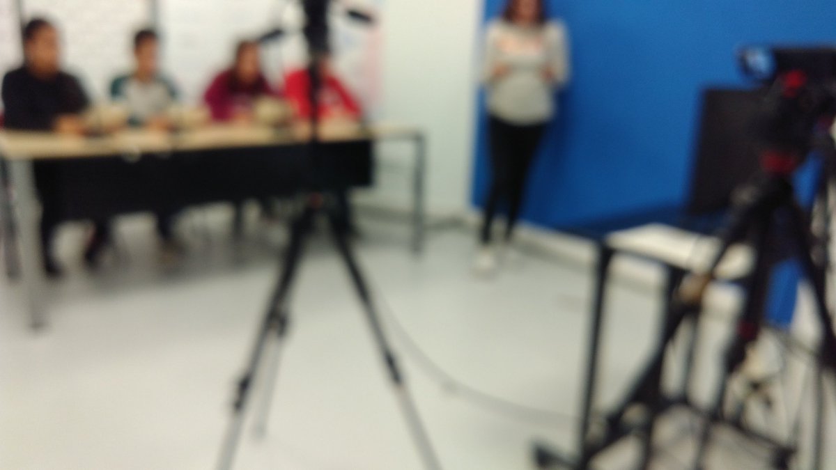 profesorcci's tweet photo. #hoy #estoyenibercajaclip @IbercajaSocial en @etopia_ #emision #directo #informaTV con los alumnos del #IESPilarLorengar https://t.co/9Qp2LiUGlc