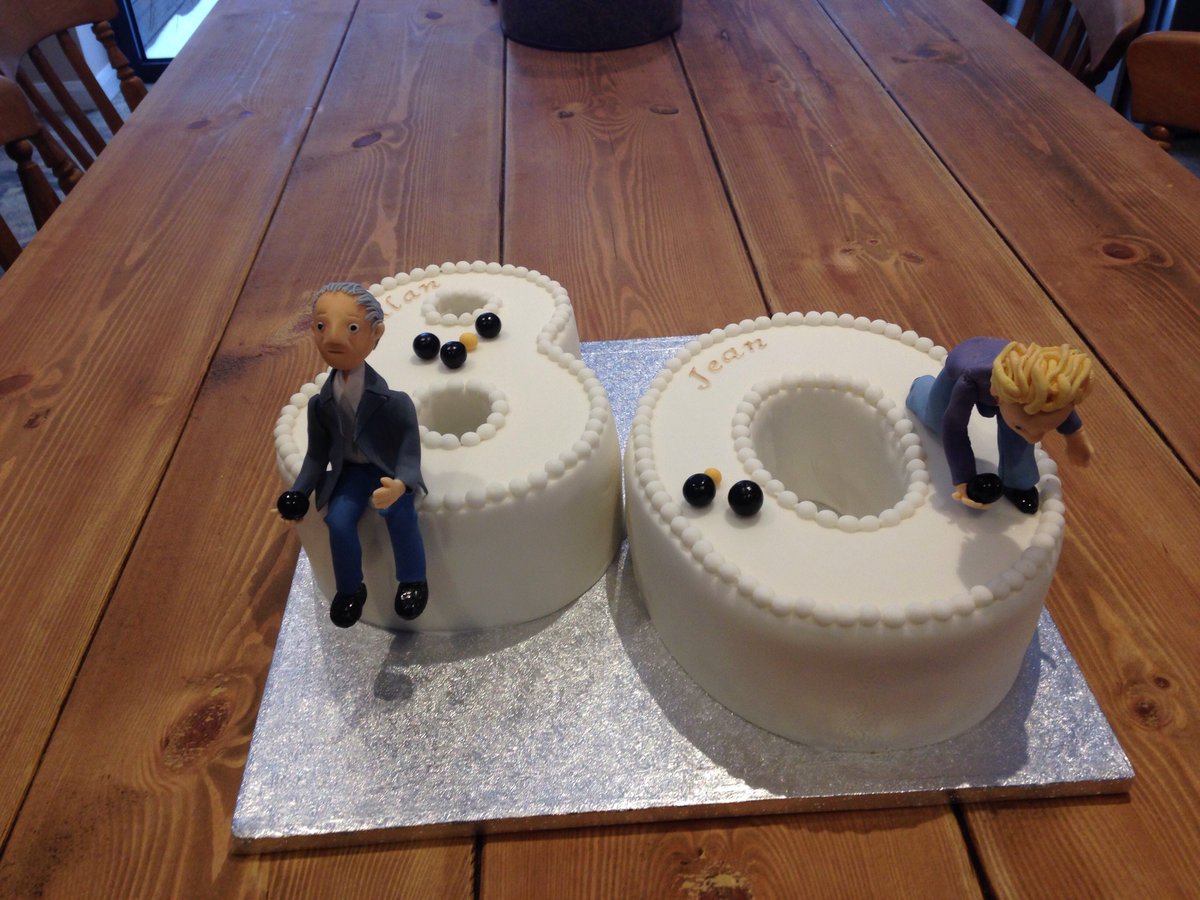 Barnard_Bakes's tweet photo. Happy Birthday Alan &amp; Jean #indoorbowls #80cake https://t.co/jaMSiVWh6i