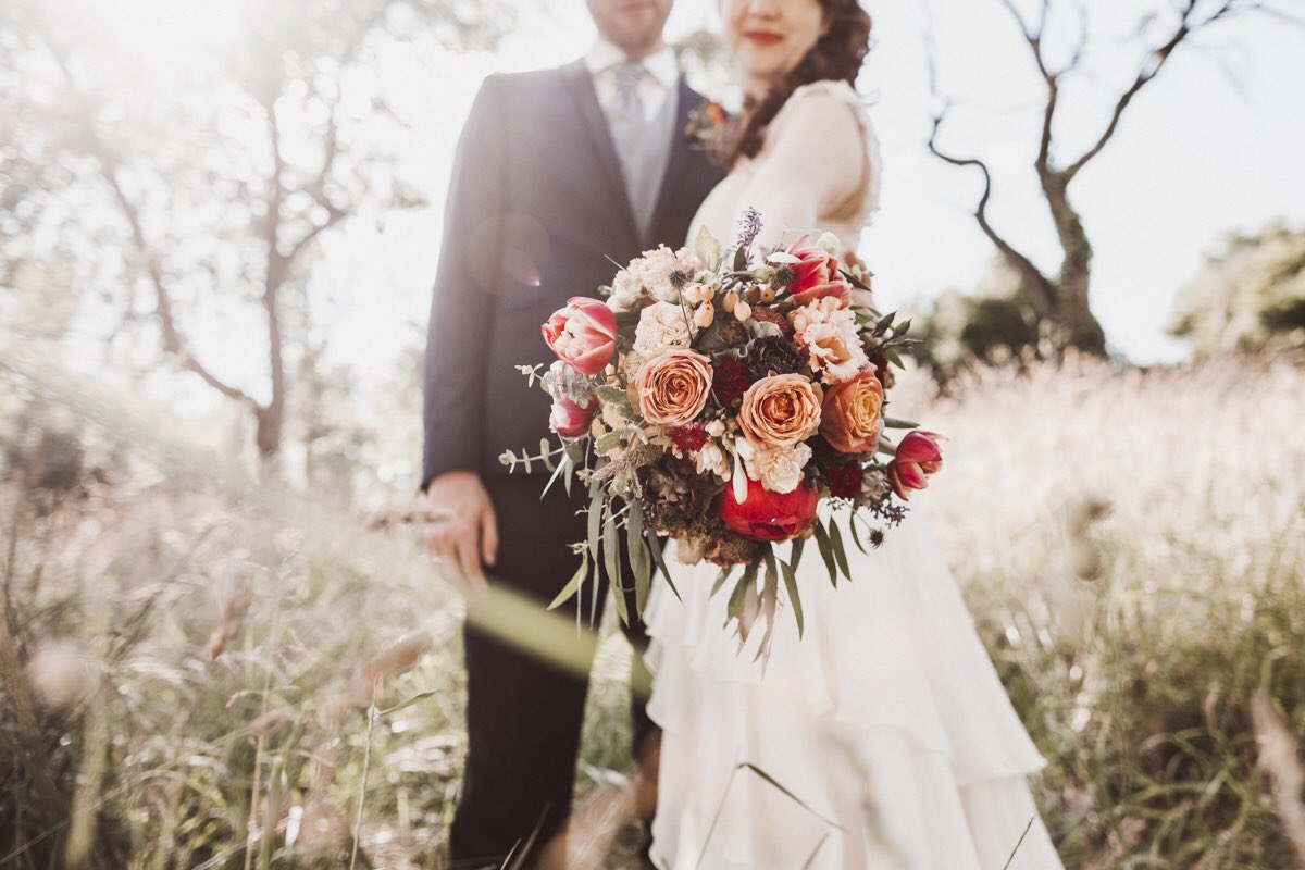 thetruebride's tweet photo. HAPPY #FLOWERFRIDAY 🌸
New lovestory online:
https://t.co/VrzvtwvCYM

#thetruebride #weddingblog #hochzeitsblog #freietrauung #trauungimfreien #brautstrauß #bridalbouquet https://t.co/JszSkOHQcs