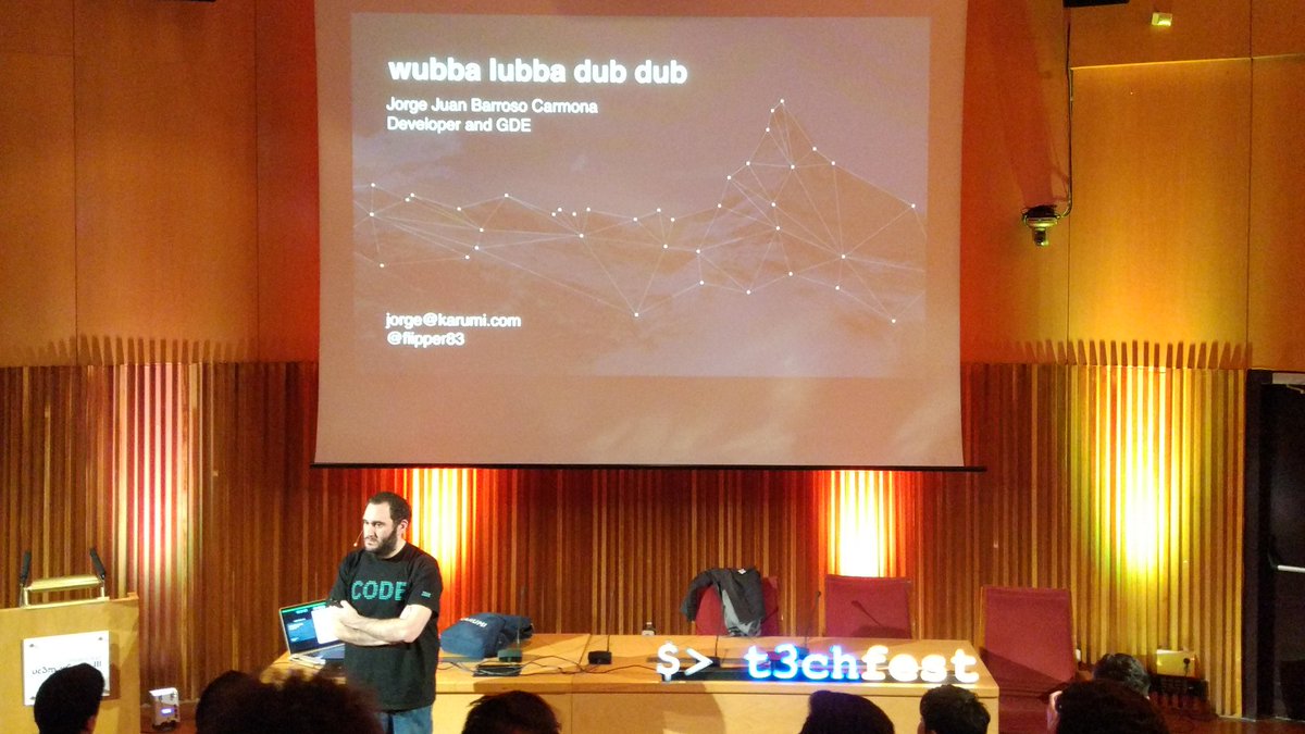 coe_devon's tweet photo. Esperando la charla de @flipper83 con nombre misterioso 😂, en #T3chFest2018 https://t.co/jGHZDST81u