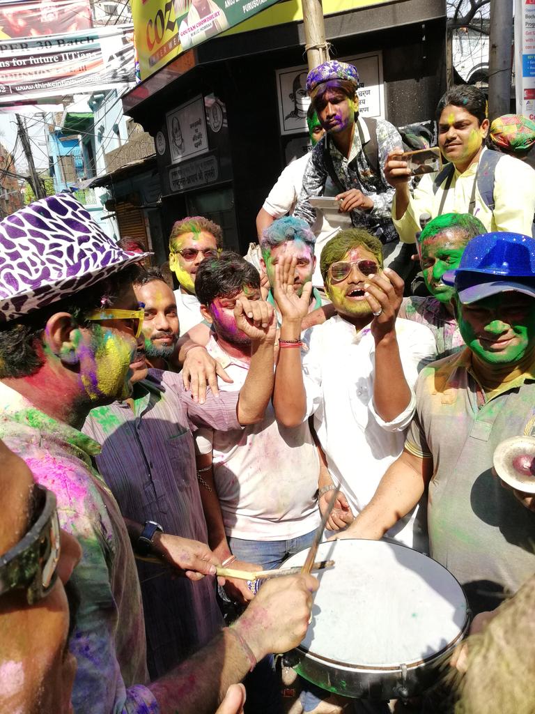 Rahul__Prasad's tweet photo. Celebrity #HappyHoli With #YouthIcon @Lshukla6 Bhaiya And #LRSTeam https://t.co/QaEHys1rQk