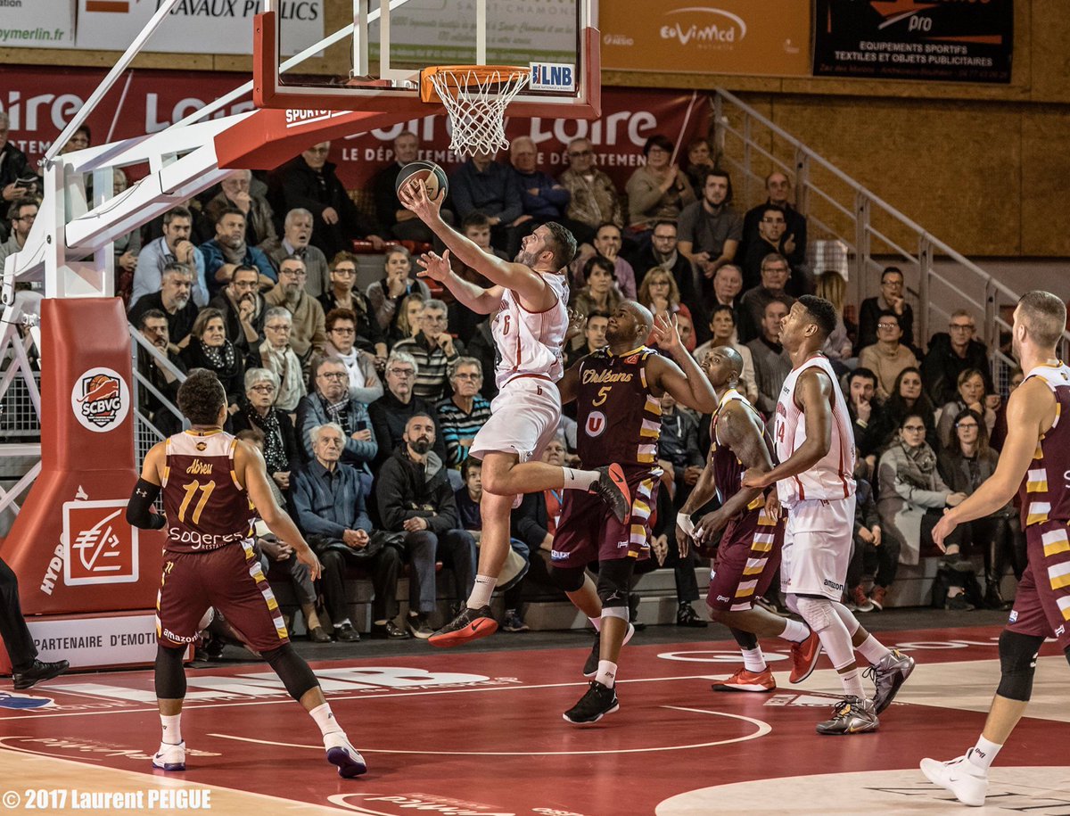 JonathanHoyaux's tweet photo. Jour de match ! 🏆🏀
Reprise du championnat ce soir avec un déplacement à @ALMEvreux. 
#SCBVG 🔴⚪️ https://t.co/xFdG9gJCVr