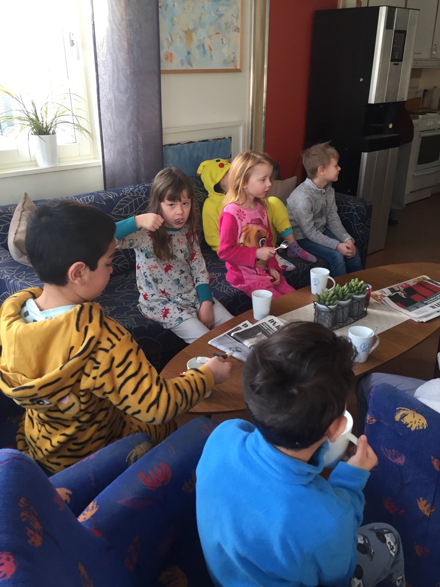 Pyjamasparty i personalrummet!
#Runbackafritids #hemligt #säg ingenting #runbackaskolor