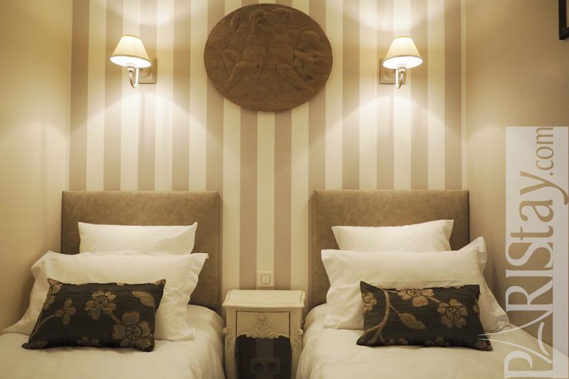 👣 2 steps from the famous square that has become world famous during the 60's and continues today to attract all-of-Paris in the most famous Café in the world: Café de Flore, Café des 2 Magots. Now it's up to you!

👉🏻 bit.ly/FBM_StGermainE… #ChicSuites #Paris #SaintGermain