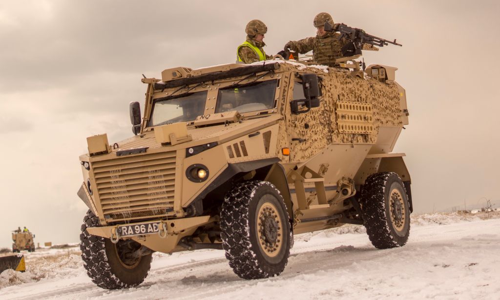 GrenadierGds's tweet image. #TheBeastFromTheEast can't stop the foxhound! Support Company defy the snow and practice firing from top cover ready for operations later this year.#SnowProblem