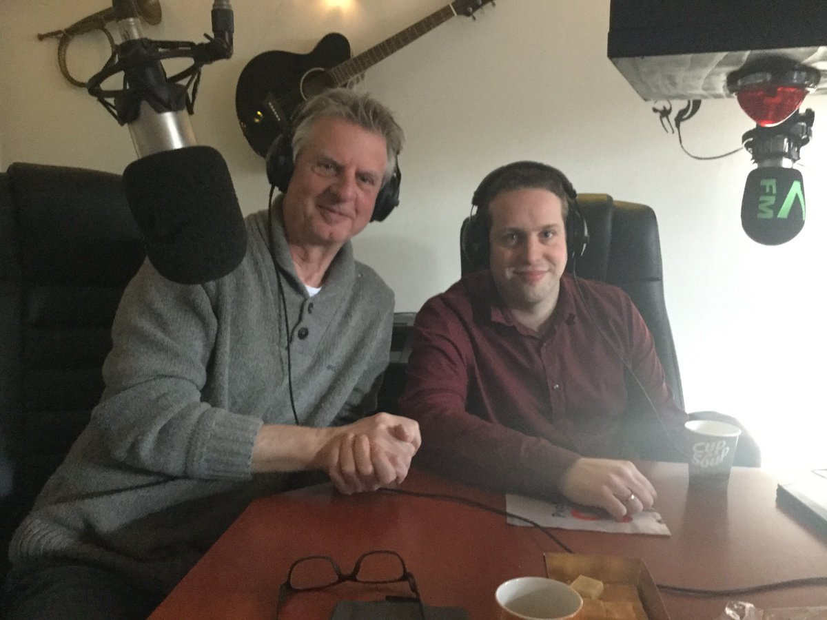 Te gast bij Veluwe FM met Laurens de Kleine en Wilco Bos. Nog even en de verkiezingen zijn daar! Luister de komende tijd naar radio FM en oefen daarmee de standpunten van de verschillende partijen voor je examen maatschappijkunde!