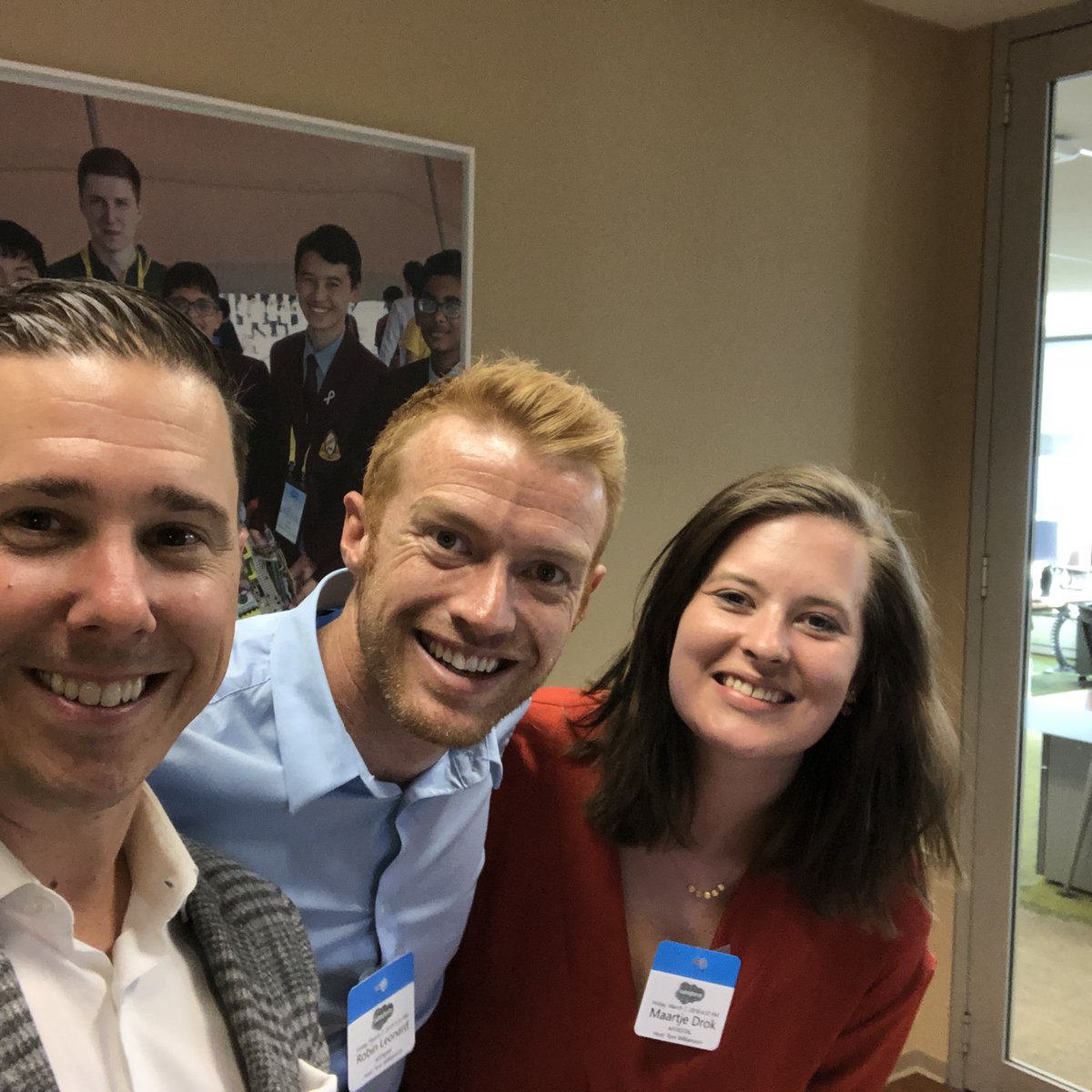 TomHasselman's tweet photo. Highlight of the trip to Sydney so far. Meeting a couple of talented Social media mavens who cut their teeth on good old #Radian6 . #AFdigital #SocialStudio https://t.co/d5AU3ACI2H