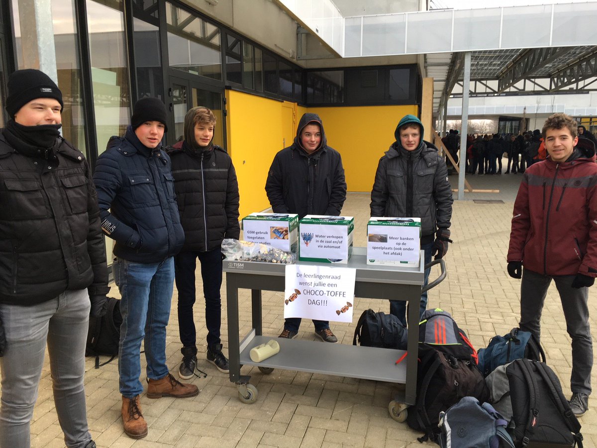 TISMBREE's tweet photo. Chocotoffmoment met de leerlingenraad! Info en foto's via onze website https://t.co/UlmZREymu5 https://t.co/HCYuxxLLks