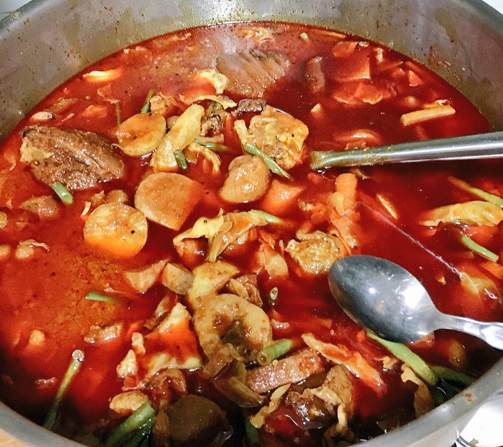 eeljuaeryung's tweet photo. The mother of all curry devils 😱😆😅😂😂😂😜😜😜 #devilscurry cmon then sis @Indinlily let's get u a hot steaming bowl 😝🔥🌶🌶🌶 this POT can feed an army 😂😂😂🤣@AsiaPrince_JKS @eeljuaeryung https://t.co/FTjM2cJGky