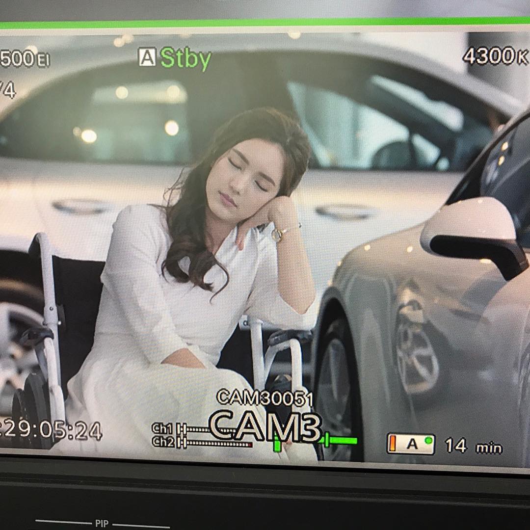 นอนรอละครมาอีกแล้วจ้าาาา😴 #วันนี้18.45นะ #คุณแม่ต้องการพักผ่อนให้เพียงพอ #เพื่อรับมือกับคนในบ้านสุธารักษ์ 😂🤣🤭 #คุณแม่สวมรอย #youareme #ch3 #ch33 instagram.com/raklakorn/