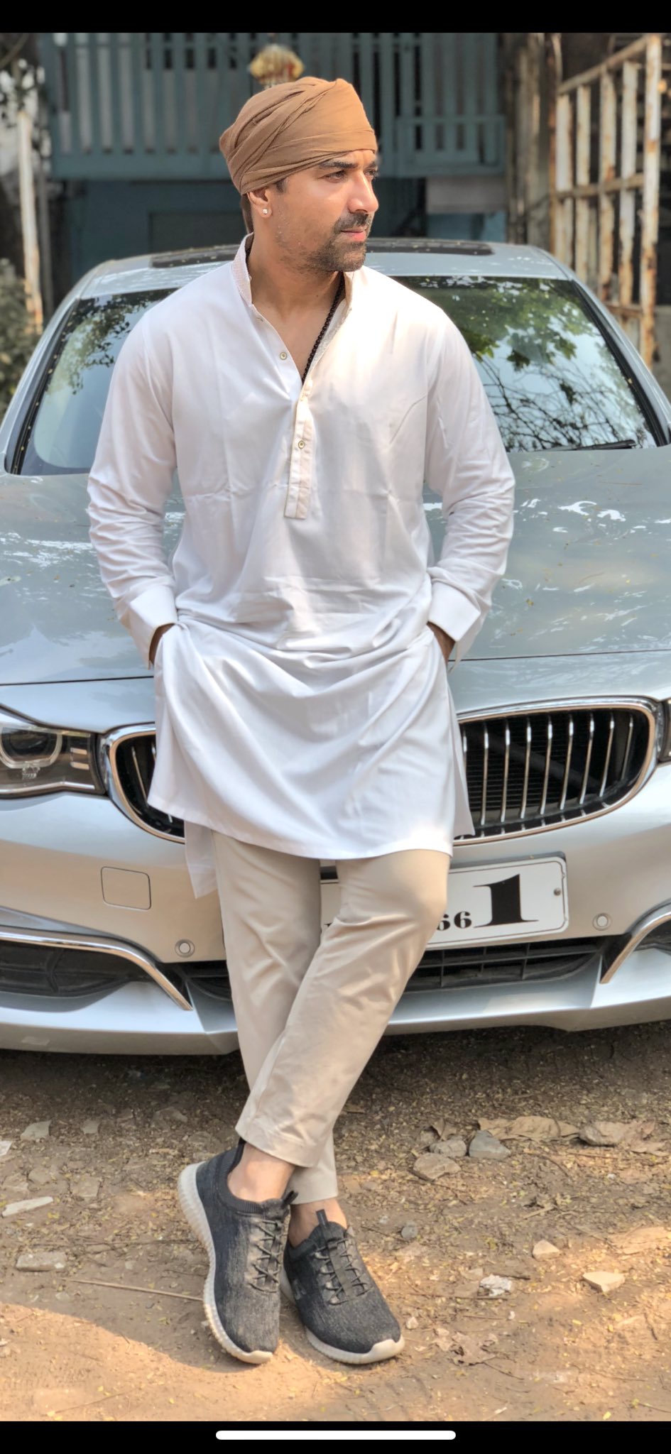 Sports shoes with kurta pajama deals