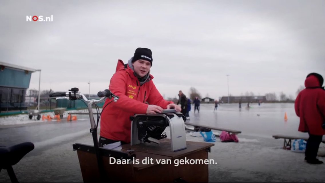 sietzef's tweet photo. Mobiele schaatsenslijper Vero per bakfiets in actie #bicycleculture #onlyinthenetherlands #skatetowork https://t.co/azDBc1Ozsl
