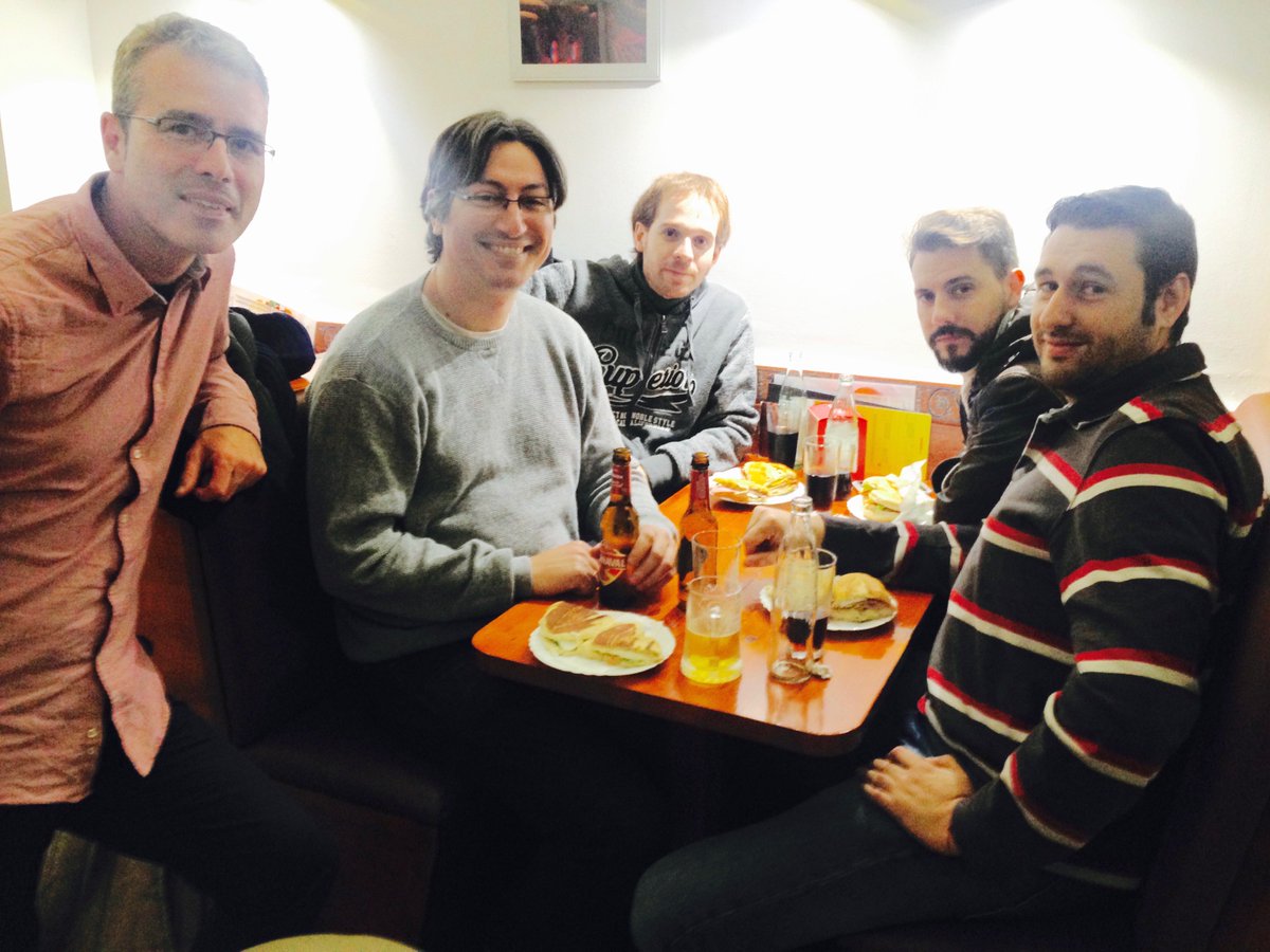rgrpro's tweet photo. Tarde de programación con #CakePHP en el encuentro habitual de #CakeMojo en la #ULL. Luego, qué mejor que comentar la jugada en el bar? #CakePHPusersGroup #Tenerife @CakePHP @steinkelz @CanalULL @fg_ull https://t.co/PyRY6Fe81H https://t.co/swA6Q6tSc9
