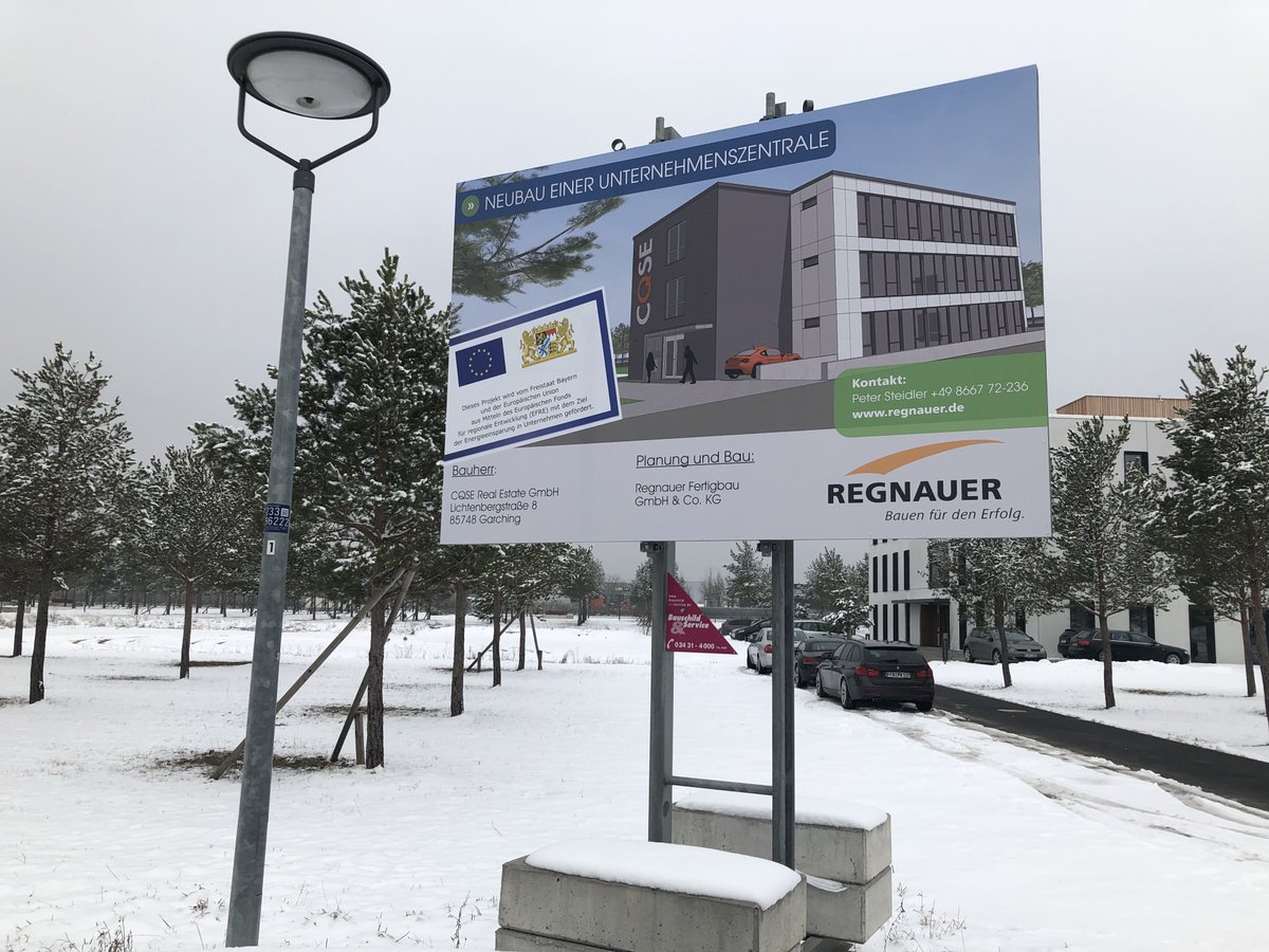 Das Bauschild steht immerhin schon. Bald geht es los!