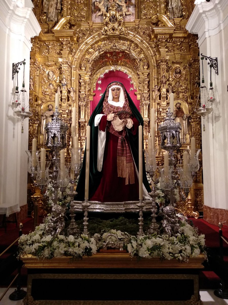 La Esperanza de Triana preparada para el traslado de esta tarde a Santa Ana. <a href="/TQuifes/">Tomás Quifes</a>