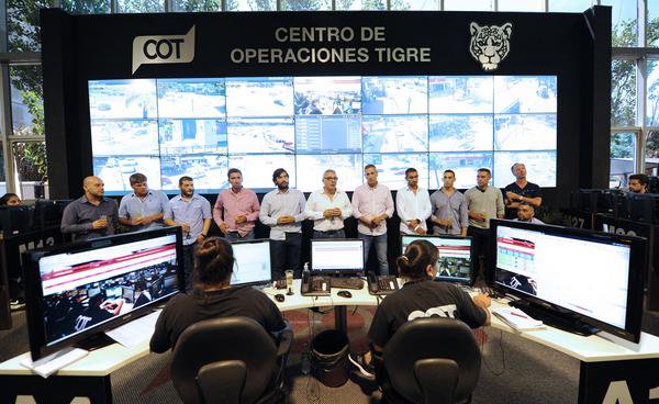 dosurbanos's tweet photo. https://t.co/uCJT1OmIC2 @ZamoraJulio en los 10 años del COT: “Tigre fue pionero y hoy es modelo en seguridad a nivel nacional” @PrensaJZamora @EduardoFeijoo https://t.co/JqC4LjAIbe