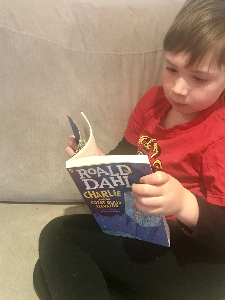 ELJwrites's tweet photo. @aldwickbury We aren’t letting the ❄️ spoil @WorldBookDayUK  ⚡️📚 

#WorldBookDay2018 #WBD2018 #RoaldDahl https://t.co/1naoX43PT5