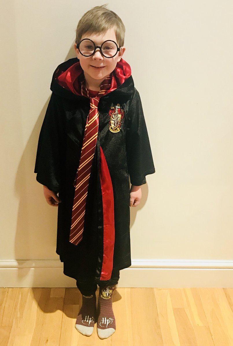 ELJwrites's tweet photo. @aldwickbury We aren’t letting the ❄️ spoil @WorldBookDayUK  ⚡️📚 

#WorldBookDay2018 #WBD2018 #RoaldDahl https://t.co/1naoX43PT5