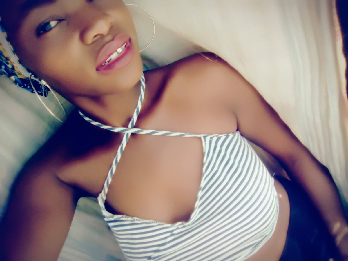 BoitumeloJuly's tweet photo. #SkinnyLadiesAreSexy https://t.co/6C8lNTUPsj