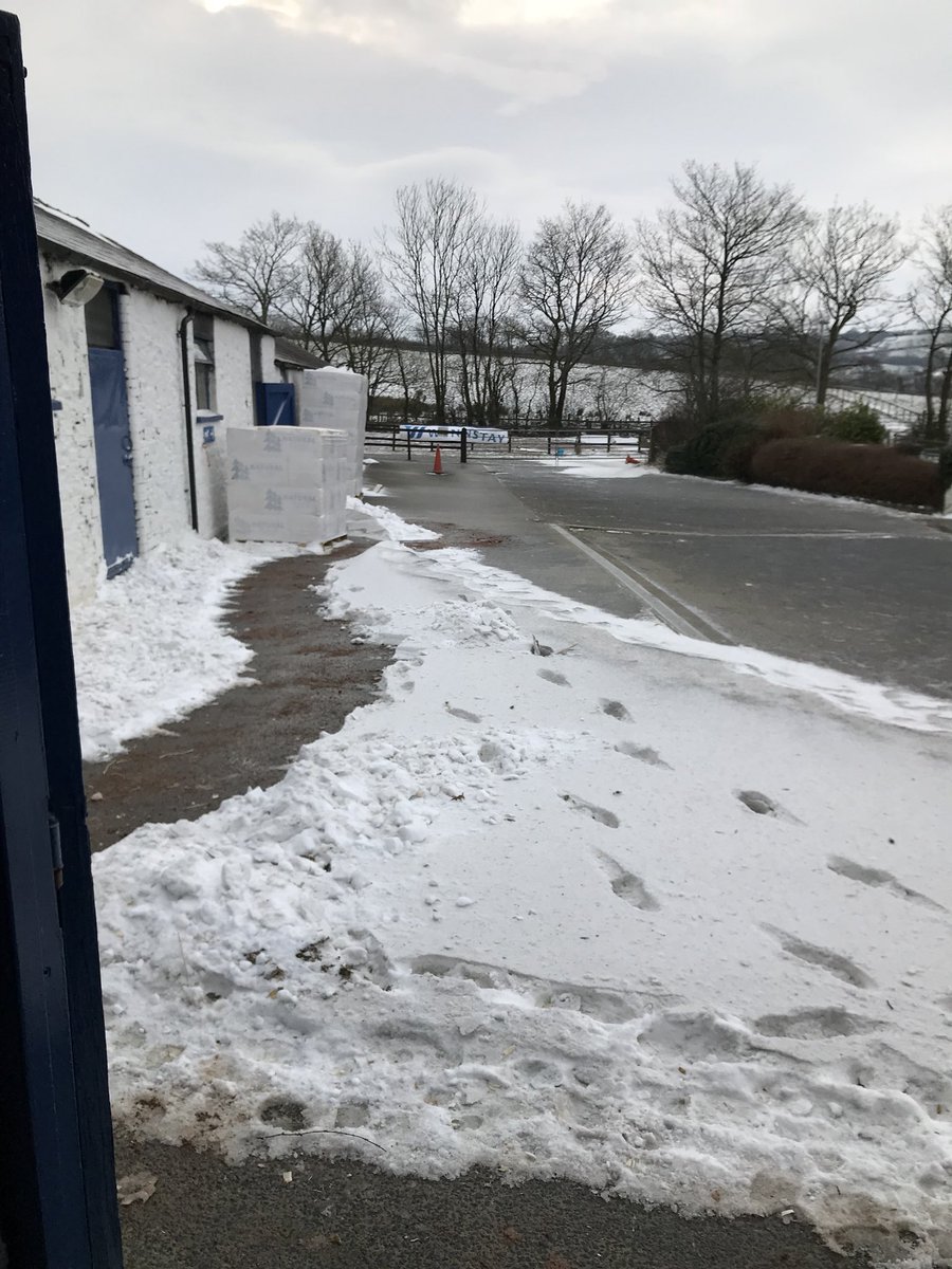 EllenEllieag's tweet photo. #tobeexcellent #colegofchoice. Powered by women !! What snow day ?? @Maryr10Mary @CarolineNewma @MikeWilliamsCSG @ColegSirGar https://t.co/UabsJsDA8e
