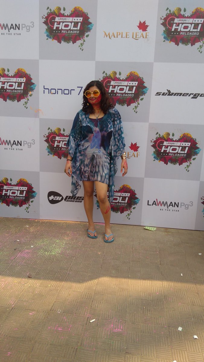 promzzz's tweet photo. What a #sanskari #rightwinggirl looks like 😜. Anti #holi trolls, here's to you. #HappyHoli #holiparties https://t.co/3GuB8pdDm2
