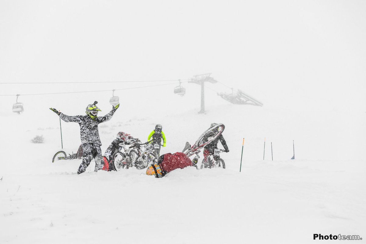 AptValdiSole's tweet photo. Il conto alla rovescia sta finendo, ormai ci siamo!
E' tempo di #LAWinterDh 2018: vi aspettiamo domani sulla #neve di #PontediLegnoTonale!
https://t.co/9kTgdZBdjX https://t.co/UqUw34fcbH