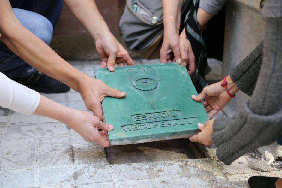 mapacivics's tweet photo. 📢 Apuntate al taller de #fabricación #baldosashidráulicas en relieve para señalética urbana #InnovaciónCiudadana con iconografía 📍 #mapacivics #losmadriles @ExpDistrito 🔗https://t.co/5tRdXIDbLq … … 🗓️Viernes 16 de Marzo en @jmd_usera https://t.co/HWuK21U3z3