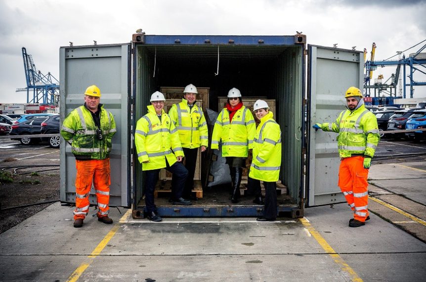 FleetMultimodal's tweet photo. @forthports #PortofTilbury's award-winning #LogisticsTrainingAcademy. in partnership with #TilburyontheThamesTrust. welcomes the arrival of a new state of the art fully immersive training simulator as part of the Attention to Logistics training programme https://t.co/xBxSDs3Ivo https://t.co/1sh96VqPON
