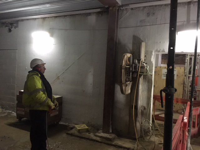 Extending existing structural openings in a RC wall with the track saw #eurodima #diamondcutting #construction