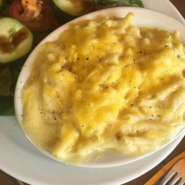 Today is most definitely a mac 'n' cheese kind of day! Pop in and grab this for lunch. 😊 ift.tt/2F9oPTs