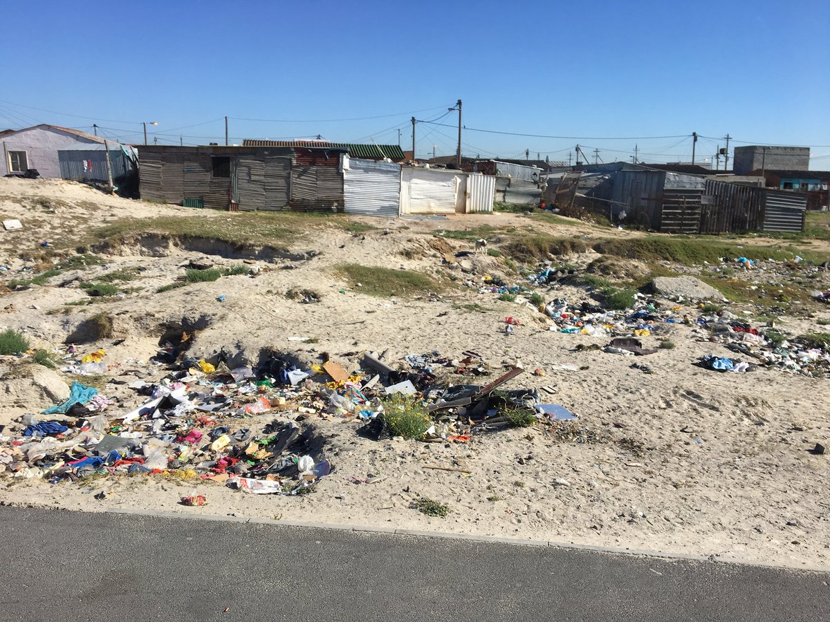 Bezoek aan de townships vandaag met #vokabesoek. Beklijvend. Gelukkig ook heel wat ondernemende projecten met sterke sociale impact om levenskwaliteit te verbeteren. Ook hier is werken de enige sociale zekerheid.