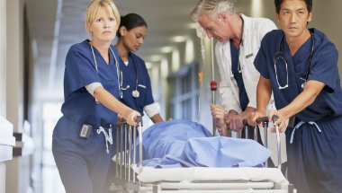 NICEComms's tweet photo. Our guidance urges hospital staff to treat sepsis within one hour - this is the 'golden hour' after diagnosis: https://t.co/rgm9G4ozuM @BBCRadio4 @BBCArchersChat #sepsis #nicgrundy https://t.co/GdDS5AU0eJ