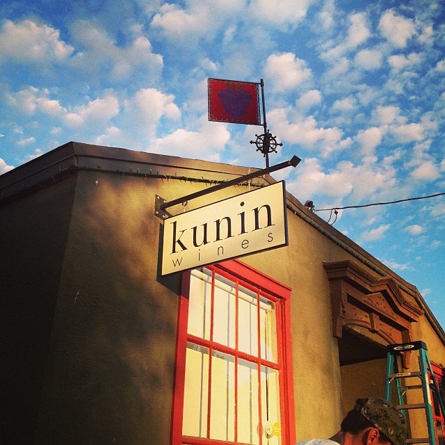 Lots of lovely new wines now available by the glass at <a href="/SmithandGert/">Smith & Gertrude</a> including delicious "natural" Chenin and Rhone style Santa Barbara County Syrah from <a href="/KuninWines/">Kunin Wines</a> Beat the beast from the east with a ray of Californian sunshine! #TGIF #Wine #Edinburgh