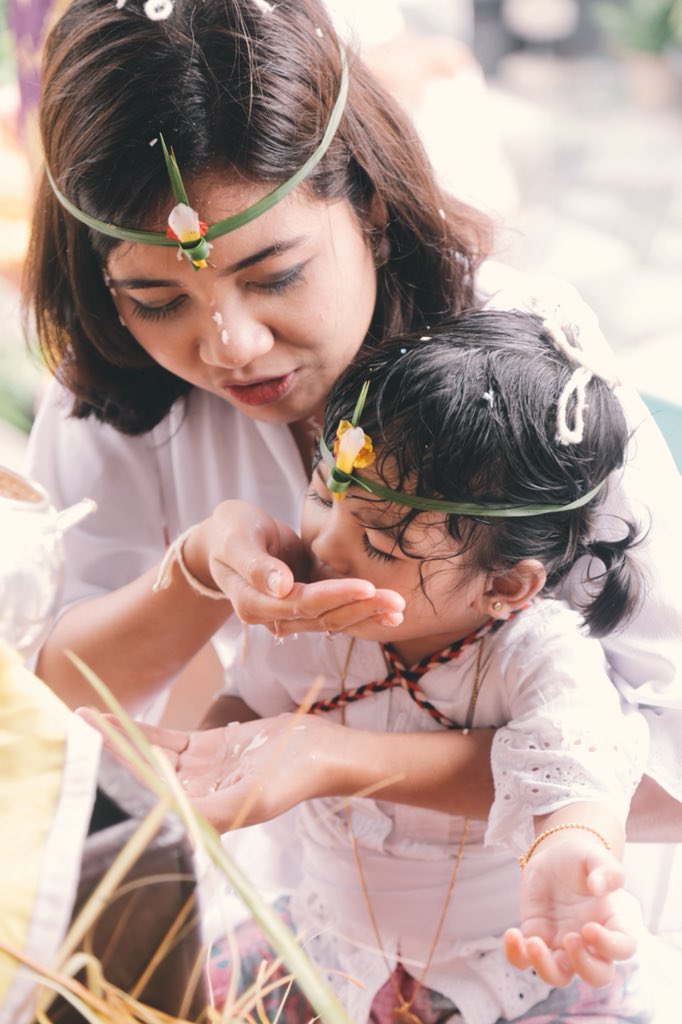 Kemarin saya dan istri menunaikan kewajiban kami sebagai orang tua: Upacara 3 Oton untuk Lavani.