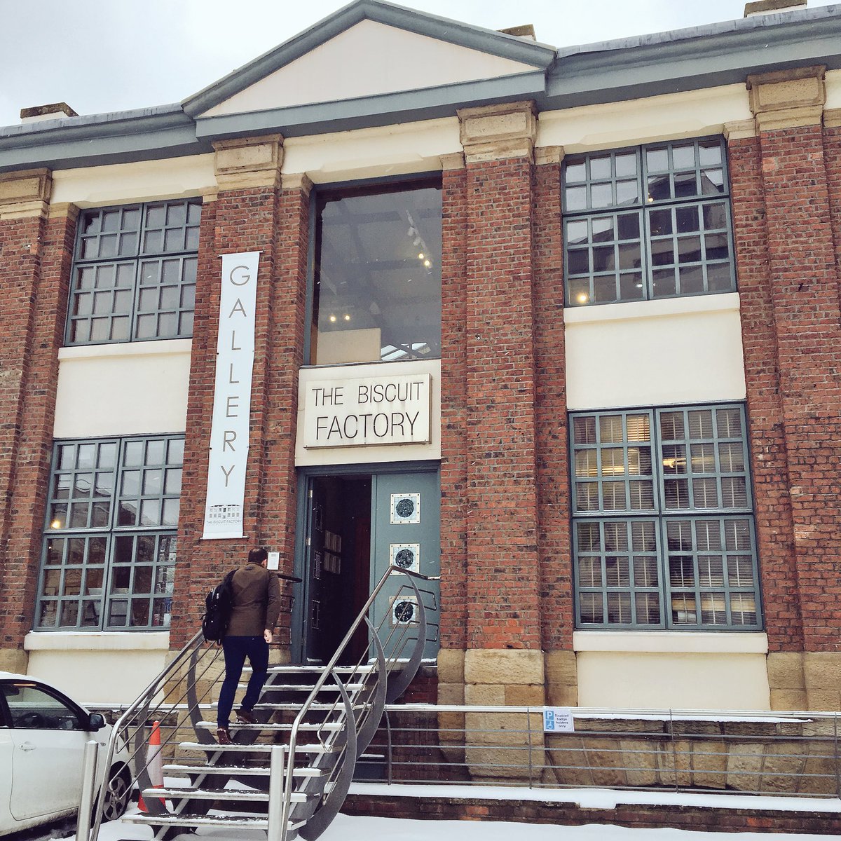 biscuit_factory's tweet photo. We’re open! Join us tonight 6-9pm to toast our new Spring season and be the first to see our new collections. Plus @FactoryKitchen will be open with street food, a pop up bar and snowy Ouseburn views! 🍷🌮🥂 #SpringBiscuitLaunch https://t.co/E08wzf9Sif