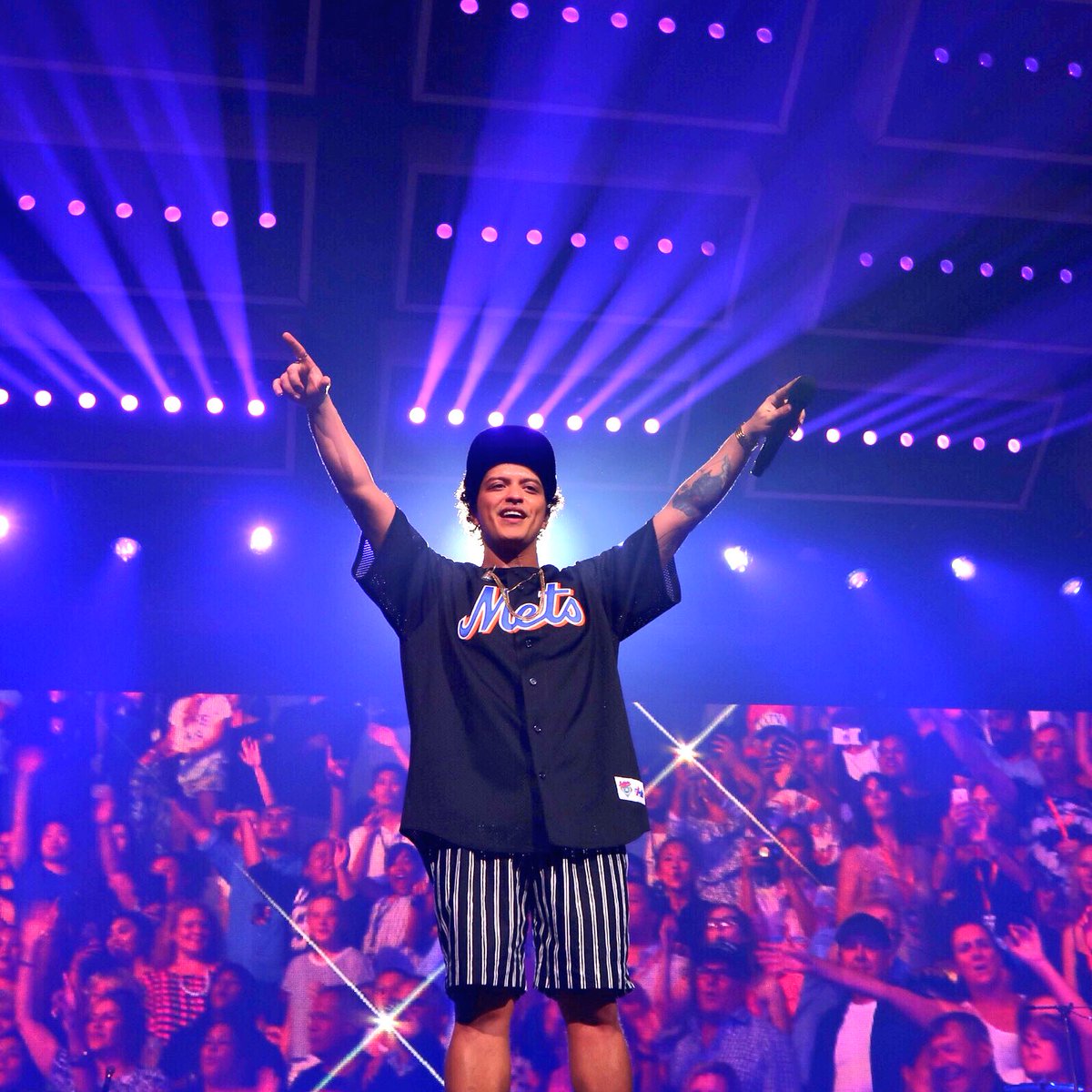 rizajoyish's tweet photo. #24KMagicWorldTour @BrunoMars #BrunoMars #auckland #NewZealand 🙌🏻🎶💋 https://t.co/1YklHVvkNP