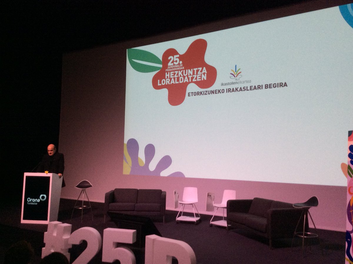 paulbilbao's tweet photo. .@EHIkastolak.en 25. jardunaldi pedagogikoen irekiera ekitaldian. Pedagogian ere eraldaketa. #25jp #Ikasleeuskalduneleaniztunak https://t.co/BJT24bvn8P