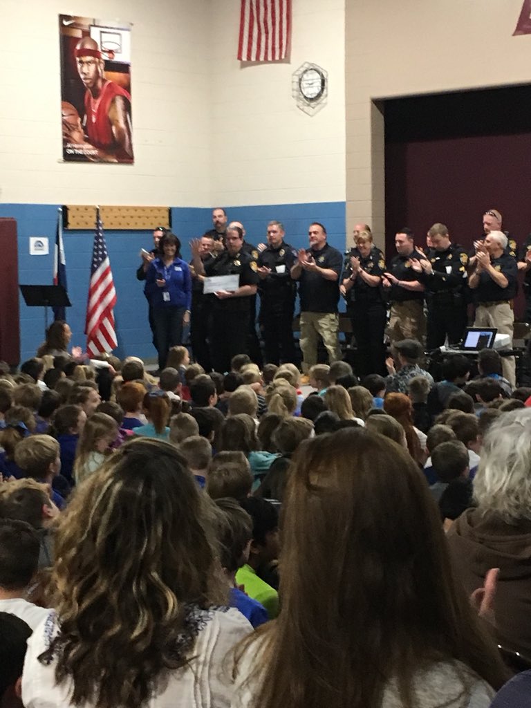 dcsheriff's tweet photo. So much love for us at Heritage Elementary this morning! We loved the assembly and sincerely appreciate your donation to our fallen officer fund! @dcsdk12 #HeritageExplorers  #HeritageBacksTheBlue https://t.co/Nil66J4uD0