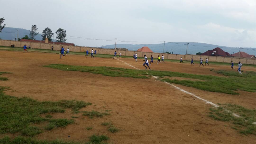 Imikino yaberaga ku kibuga cy'Umupira cya Ruyenzi ikaba yarangiye mu bakobwa <a href="/RundaSector/">Runda</a> batsinze <a href="/RugarikaSector/">Rugarika Sector</a> 2:0 mu gihe mubahungu umukino urangiye Runda naho itsinze rugarika 2:1