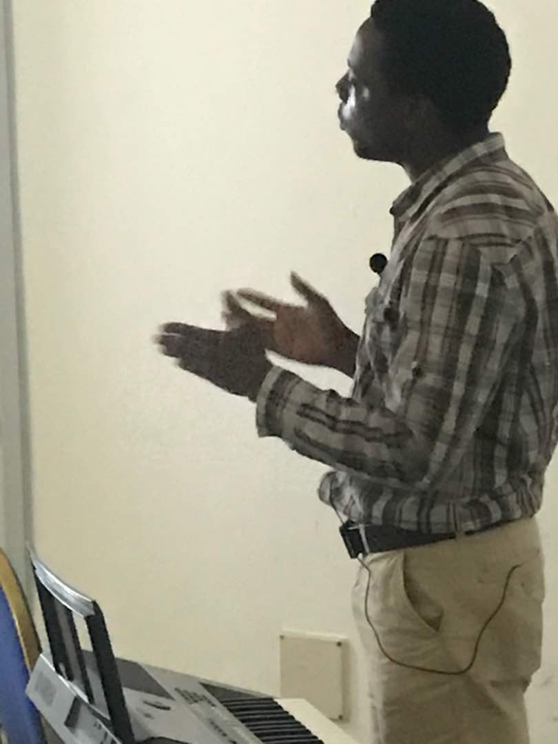 laydux's tweet photo. CEO, CBCemea, Mr Gbade Alabi, discussing the role of digital marketing in business development, also with him is Mr Olafusi, and CBCemea staffs..for your internet services visit https://t.co/oQ361B0few @CBCemea @jlight648 @laydux @smashprotectng @CBCNetcomms @Olafusifemi #BluNet https://t.co/KTrQOEuDlK
