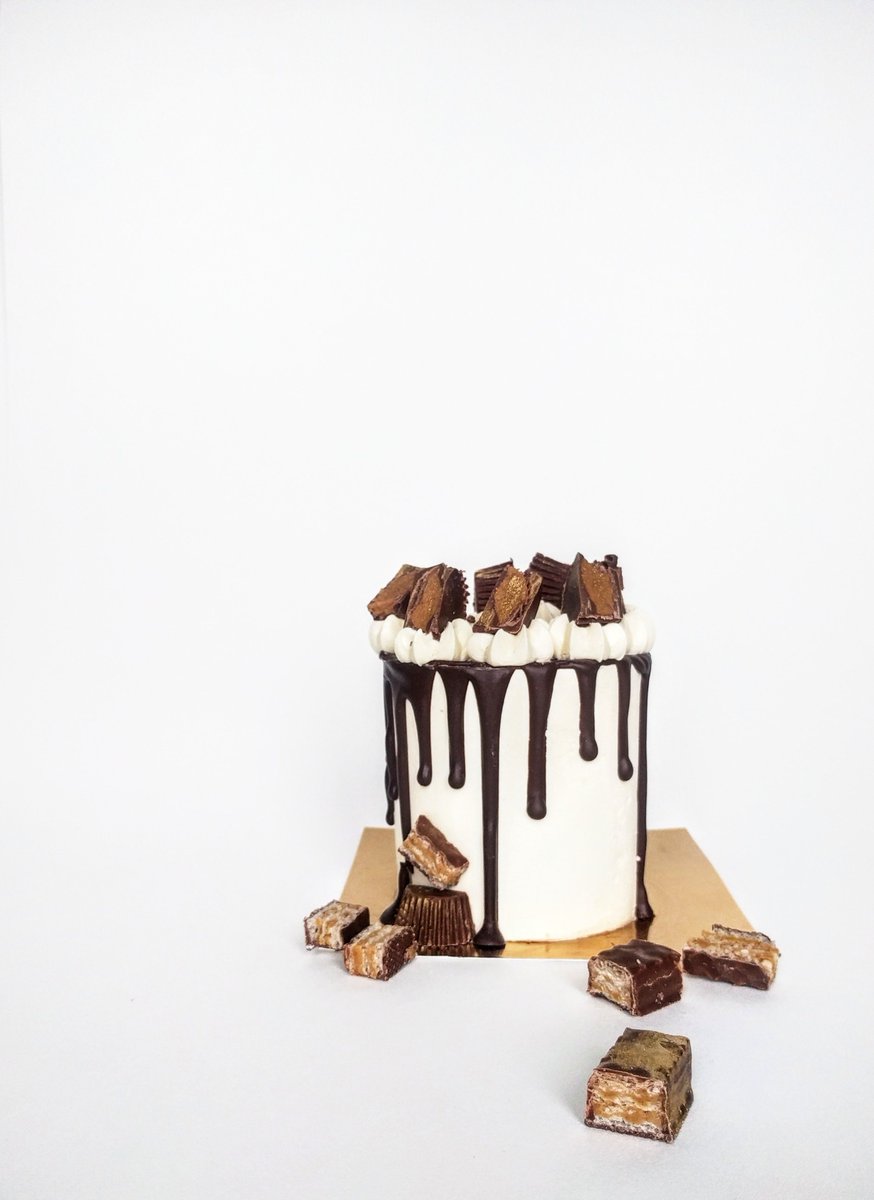 SimonaCakeCraft's tweet photo. Whiteout - peanut butter mini cake vs The Beast From The East.
Email us with any cake enquiries info@simonascakes.com
.
#edinburgh #edinburghfoodies #edinburghcakes #sweet #simonascakes #minicakes #peanutbuttercake #birthdayparty #dripcake #birthday #party #afternoontea #gift https://t.co/6GQGsqOuMT